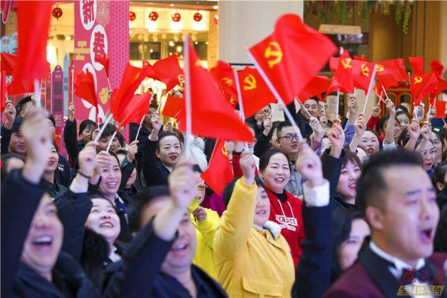 入选EAFC年度最佳阵哈兰德&贝林：非常荣幸，感谢球迷的投票